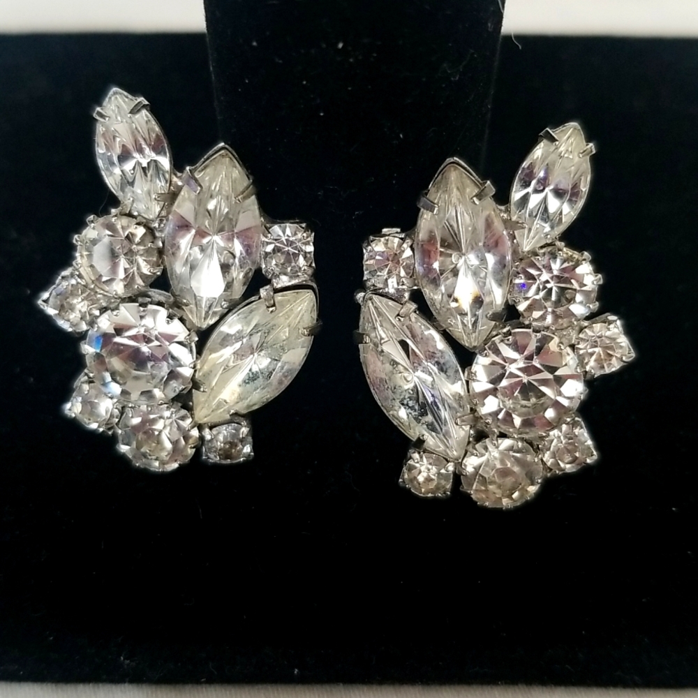 Cluster clear crystal stones pierced earrings